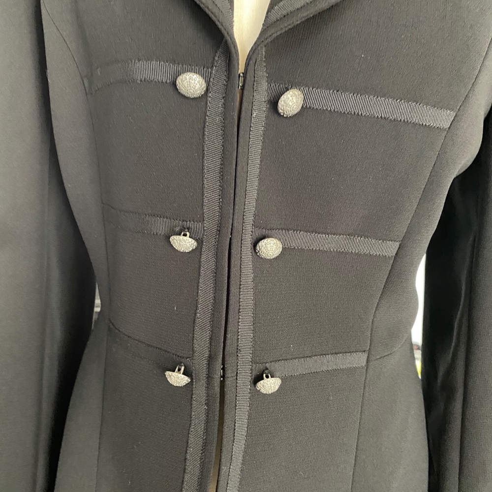 Beautiful Three Clasps Buttoned Up Jacket - image 7